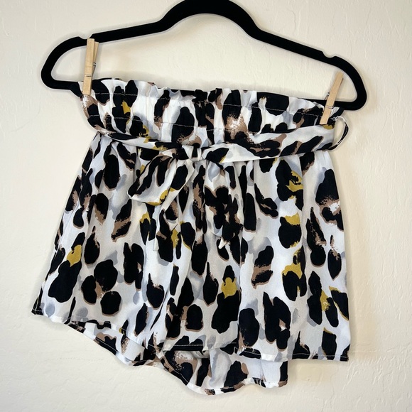 Paper bag waist tie shorts - Picture 2 of 2